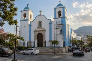 Representación editorial de la Iglesia del Calvario de Tuxtla durante trabajos de pintura