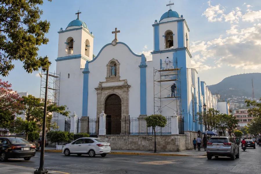 Representación editorial de la Iglesia del Calvario de Tuxtla durante trabajos de pintura