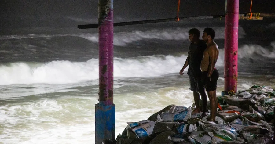 Oleaje elevado en una zona costera en la fotografía que acompaña el reporte sobre Rachel