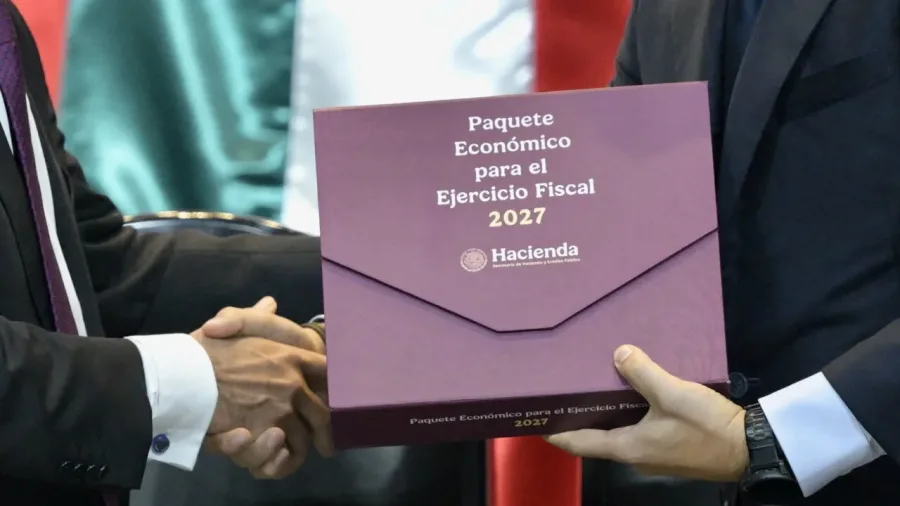 Billetes mexicanos y documentos del Paquete Económico 2027