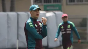 Rafael Márquez visita el entrenamiento del Club América
