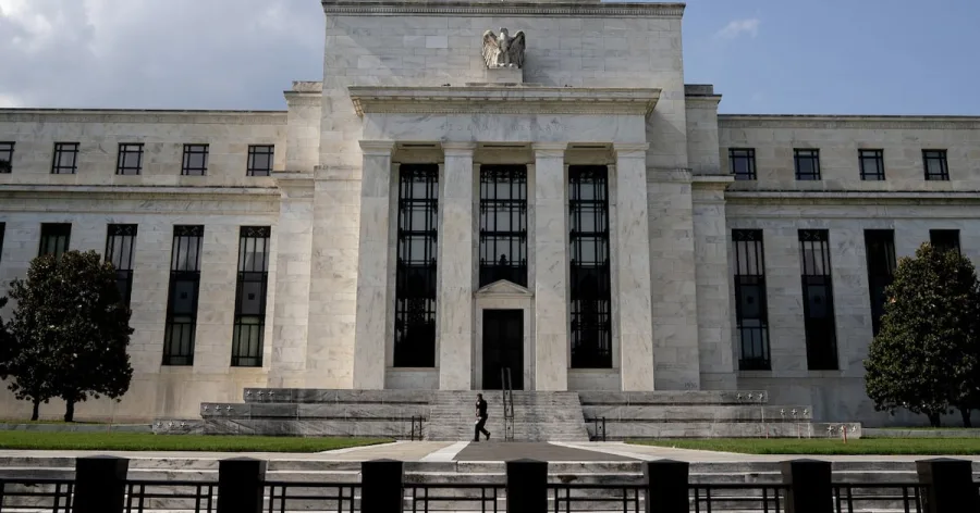 Edificio de la Reserva Federal de Estados Unidos durante anuncio de política monetaria