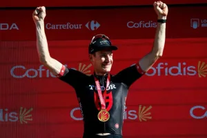 Stefan Küng durante la contrarreloj de la etapa 18 de la Vuelta a España 2026