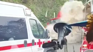 Vehículos dañados tras el accidente múltiple en la autopista de Chiapas