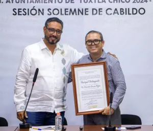 Autoridades municipales y de la UNACH durante el anuncio de una nueva sede universitaria en Tuxtla Chico