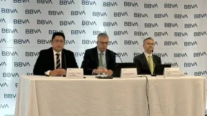 Economistas de BBVA durante la presentación del informe Situación México