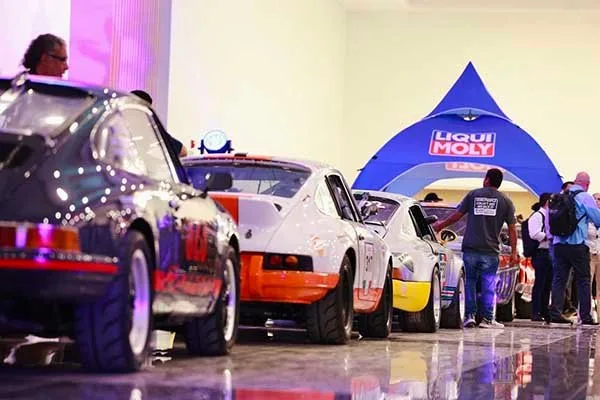 Autos clásicos de la Carrera Panamericana durante las actividades en Chiapas