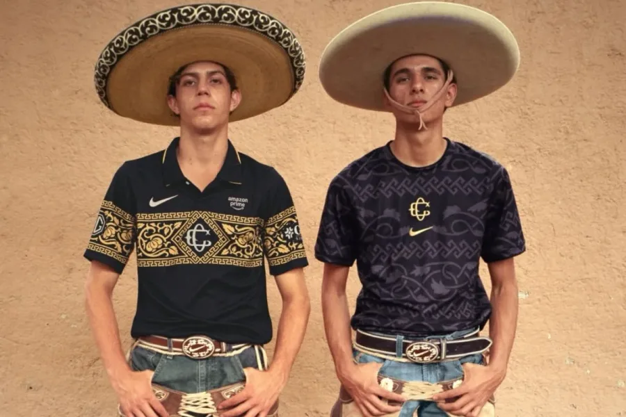 Tercer uniforme de Chivas en negro y dorado inspirado en la charrería