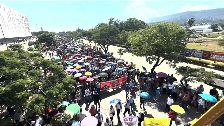 Marcha de integrantes de la CNTE en Tuxtla Gutiérrez