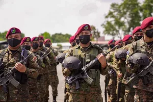Militares salvadoreños de fuerzas especiales