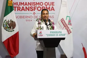Entrega de tarjetas del programa Cuidar es Amar a personas cuidadoras en Tapachula