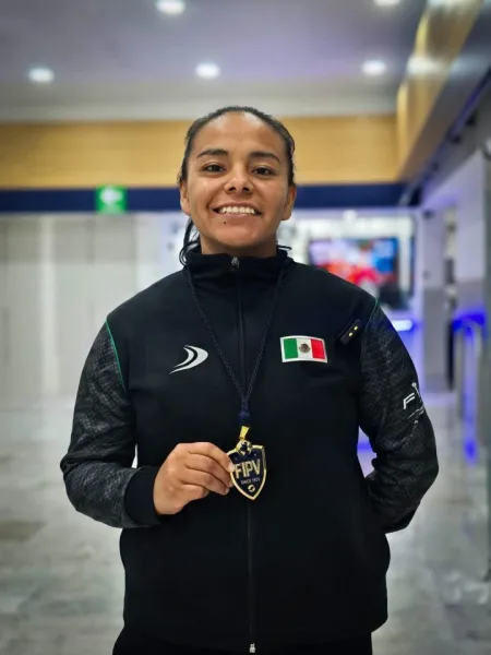 Fátima Moreno, campeona mundial absoluta de frontball en Argentina