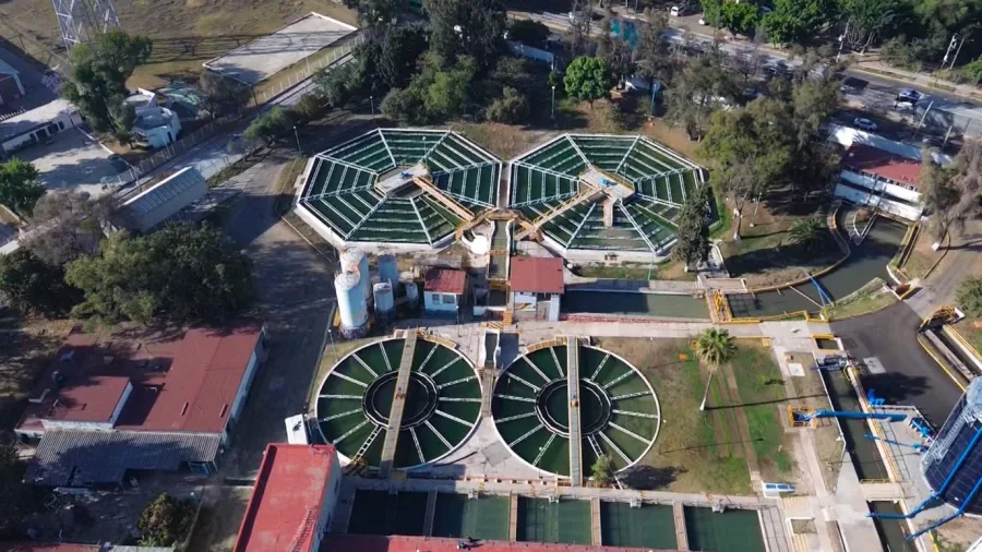 Vista aérea de una planta de tratamiento de agua en Jalisco