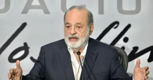 Carlos Slim durante un acto público