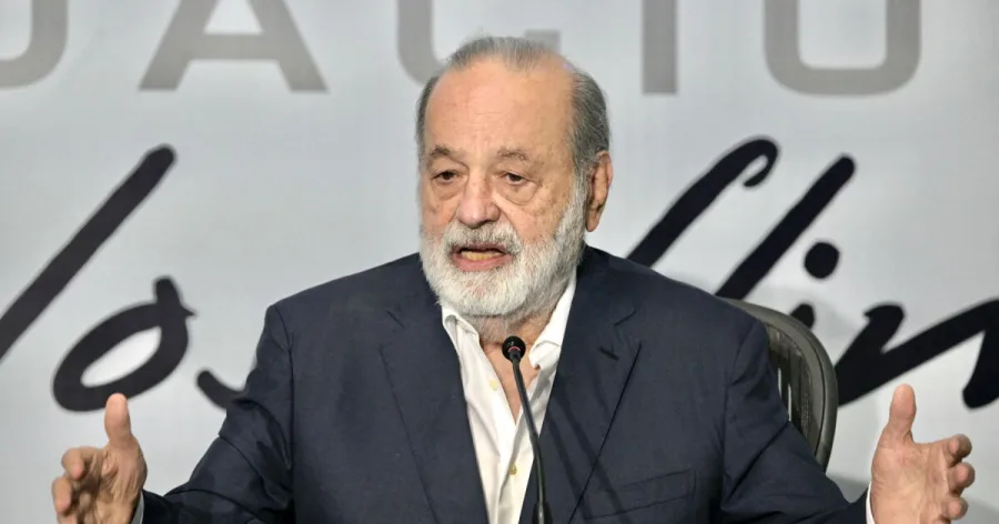 Carlos Slim durante un acto público