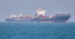 Vista marítima del estrecho de Ormuz durante la crisis por su cierre