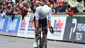 Isaac del Toro compite en el Gran Piemonte 2026