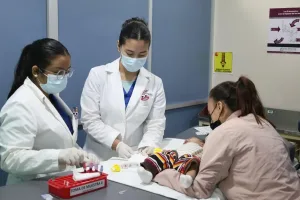 Personal médico del Hospital de Especialidades Pediátricas durante jornada cardiovascular