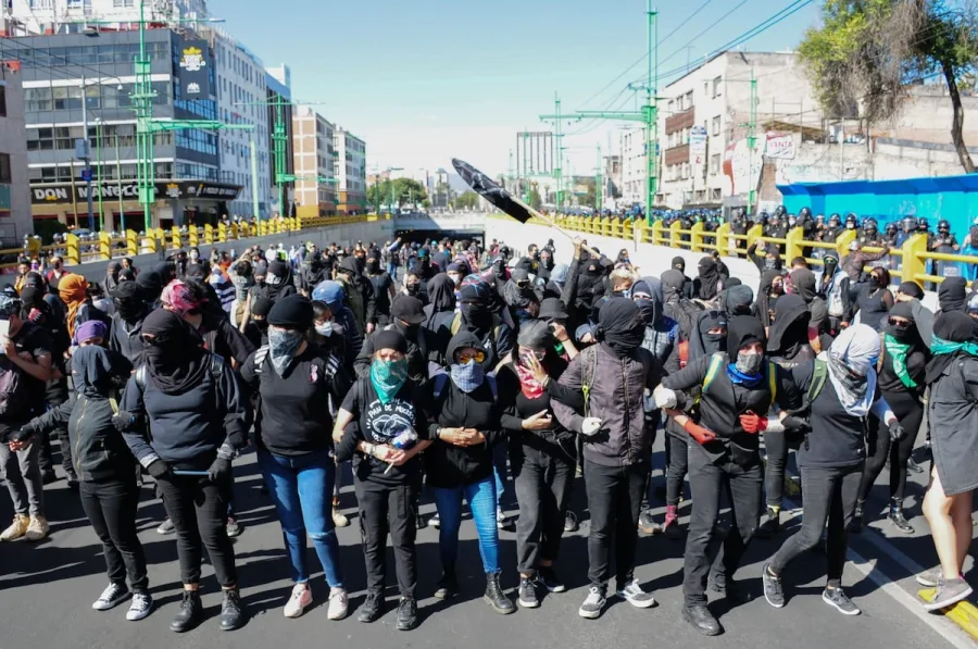Contingentes durante la marcha conmemorativa del 2 de octubre en Ciudad de México