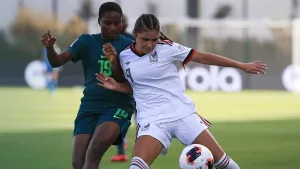 Jugadoras de México y Nigeria disputan el balón en el Mundial Femenil Sub-17
