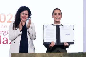 Claudia Sheinbaum durante el anuncio del decreto de entornos digitales seguros