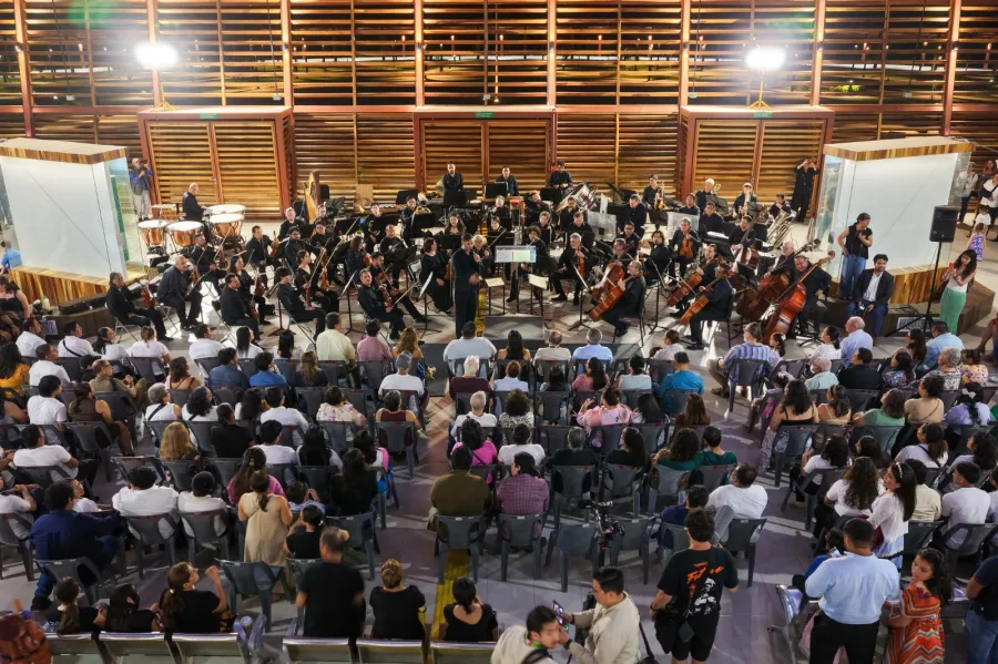Orquesta Sinfónica del Estado de México durante su concierto en Palenque