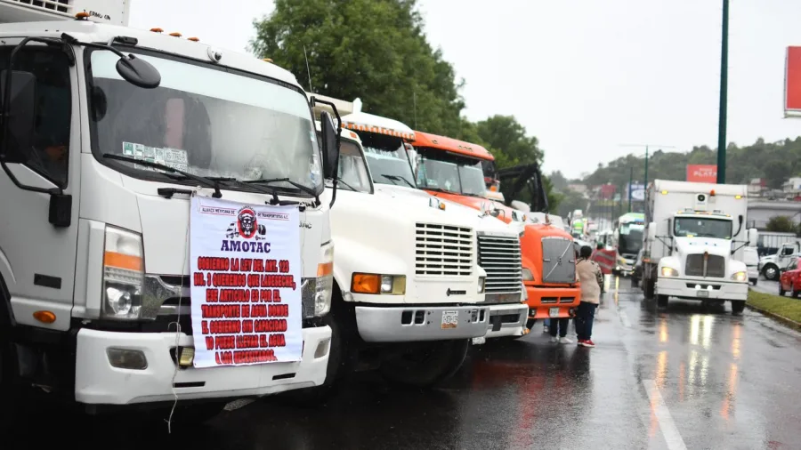 Unidades de carga durante las movilizaciones transportistas del 26 de octubre de 2026