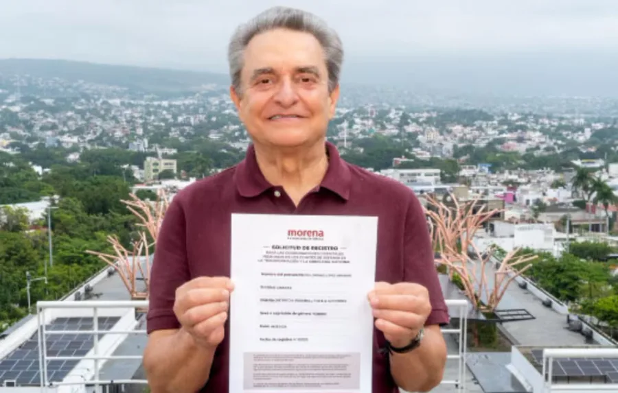 Pío López Obrador durante el anuncio de su registro por el Distrito 9 de Tuxtla Gutiérrez