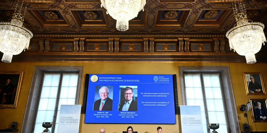 Los economistas Robert Hall y Michael Woodford, ganadores del Nobel de Economía 2026