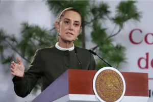 Claudia Sheinbaum durante la conferencia matutina en la que anunció un plan para atender demandas del personal del IMSS