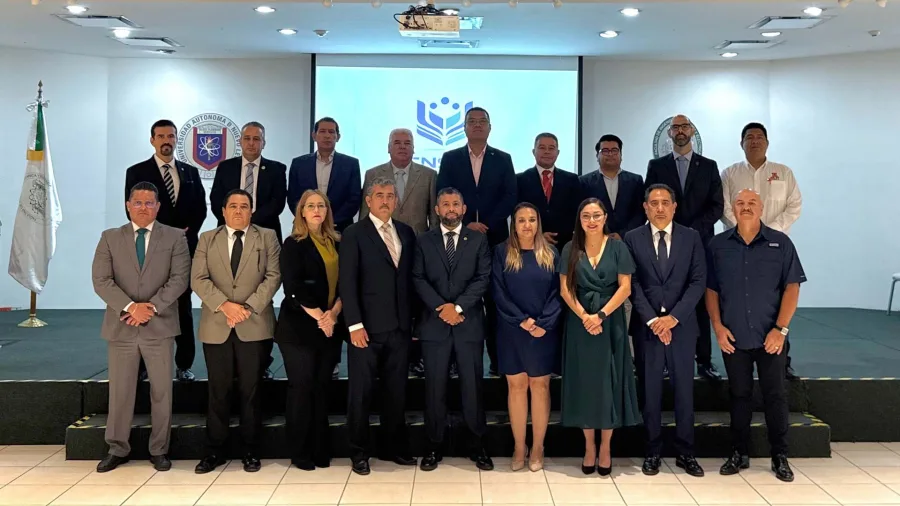 Representantes universitarios durante la reunión de creación del Consejo Nacional de Seguridad Universitaria y Escolar en la UANL
