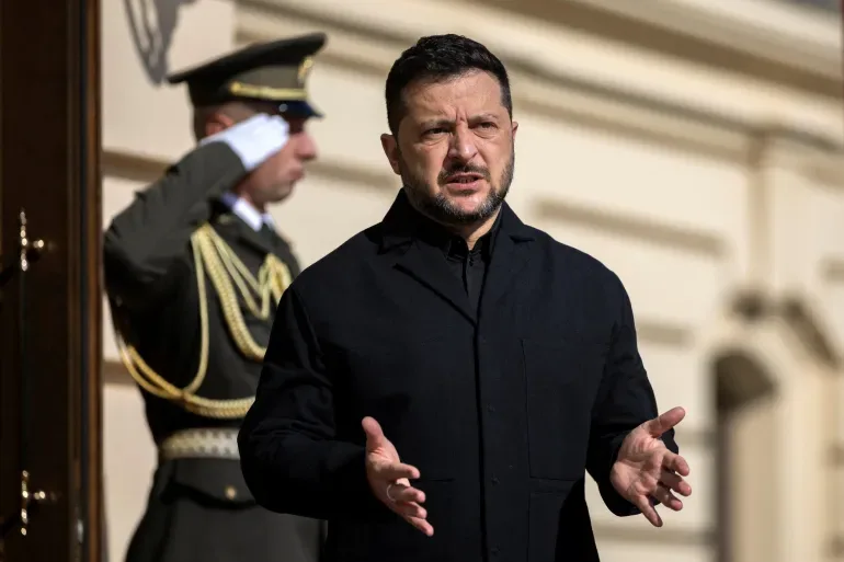 Volodímir Zelensky durante conferencia de prensa en Kiev junto al canciller Friedrich Merz
