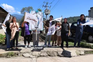 Autoridades y habitantes dan inicio a una obra de pavimentación en Zitácuaro